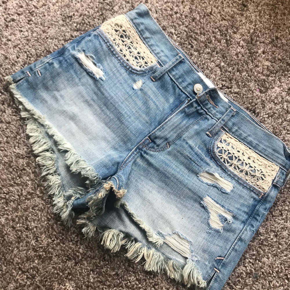 Hollister distress shorts !